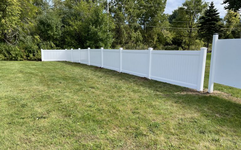 wood fence near kenosha, wood fence installation near kenosha, fence company near kenosha